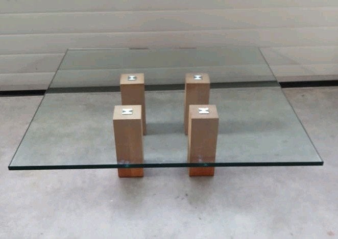 Beek Abel glazen salontafel met houten blok poten, Ophalen, Glas, Gebruikt, Vierkant