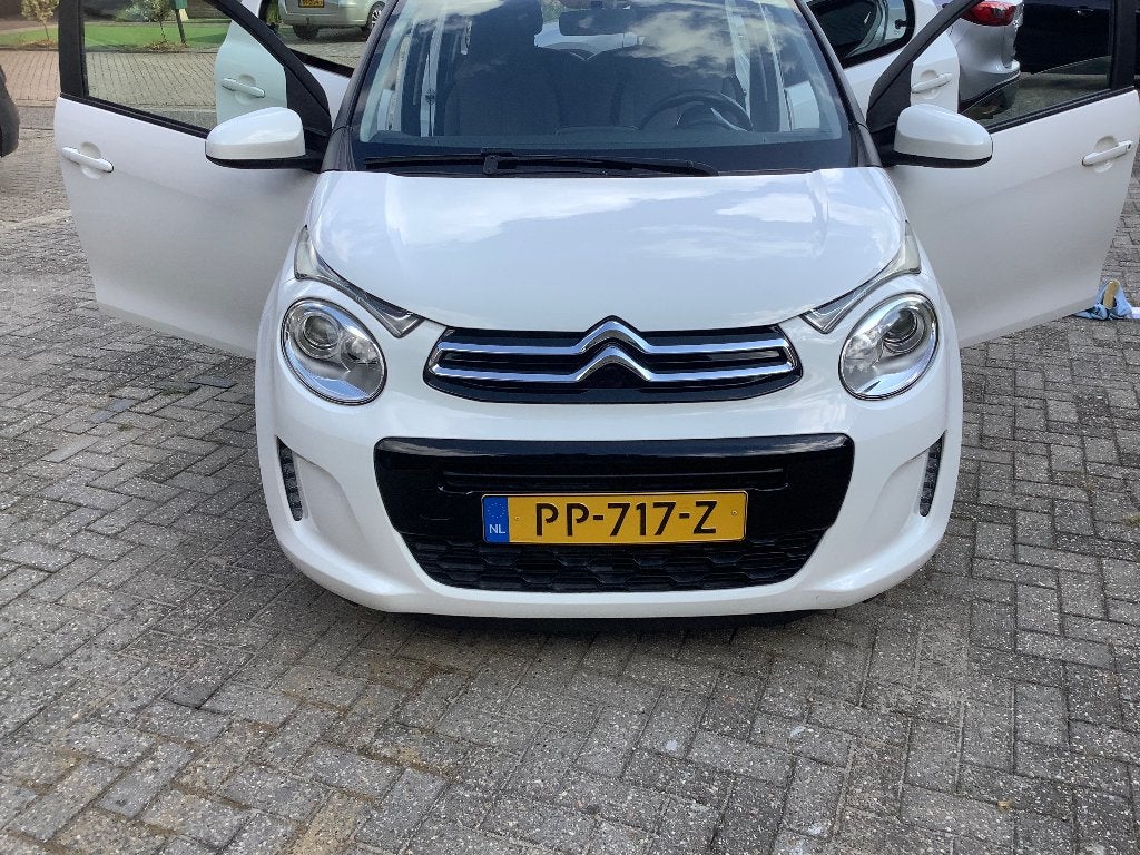 Citroën C1 1.0 e-VTi Shine 5 deurs, Voorwielaandrijving, Start-stop-systeem, Stof, Zwart