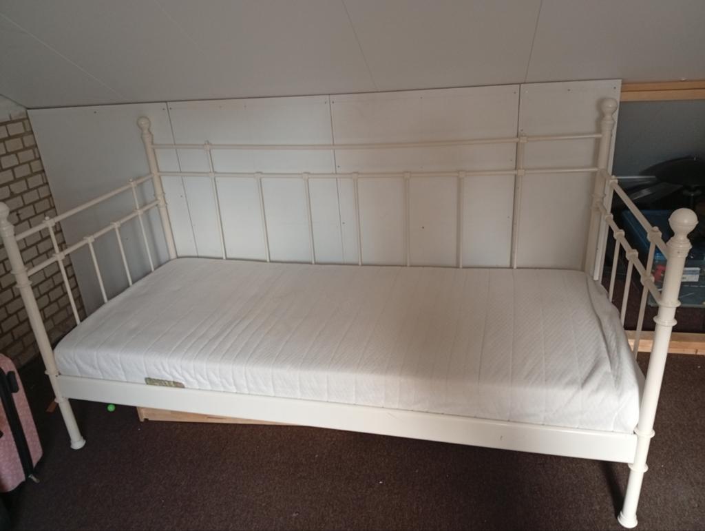 Witte metalen bankbed met lattenbodem, 90 cm, Eenpersoons, Wit, Ophalen of Verzenden