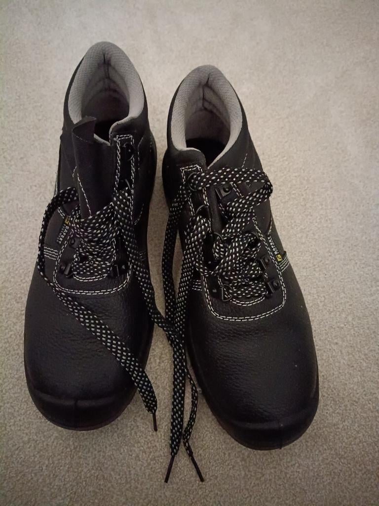 Werkschoenen met stalen neus maat 41, Ophalen of Verzenden, Zwart, Werkschoenen