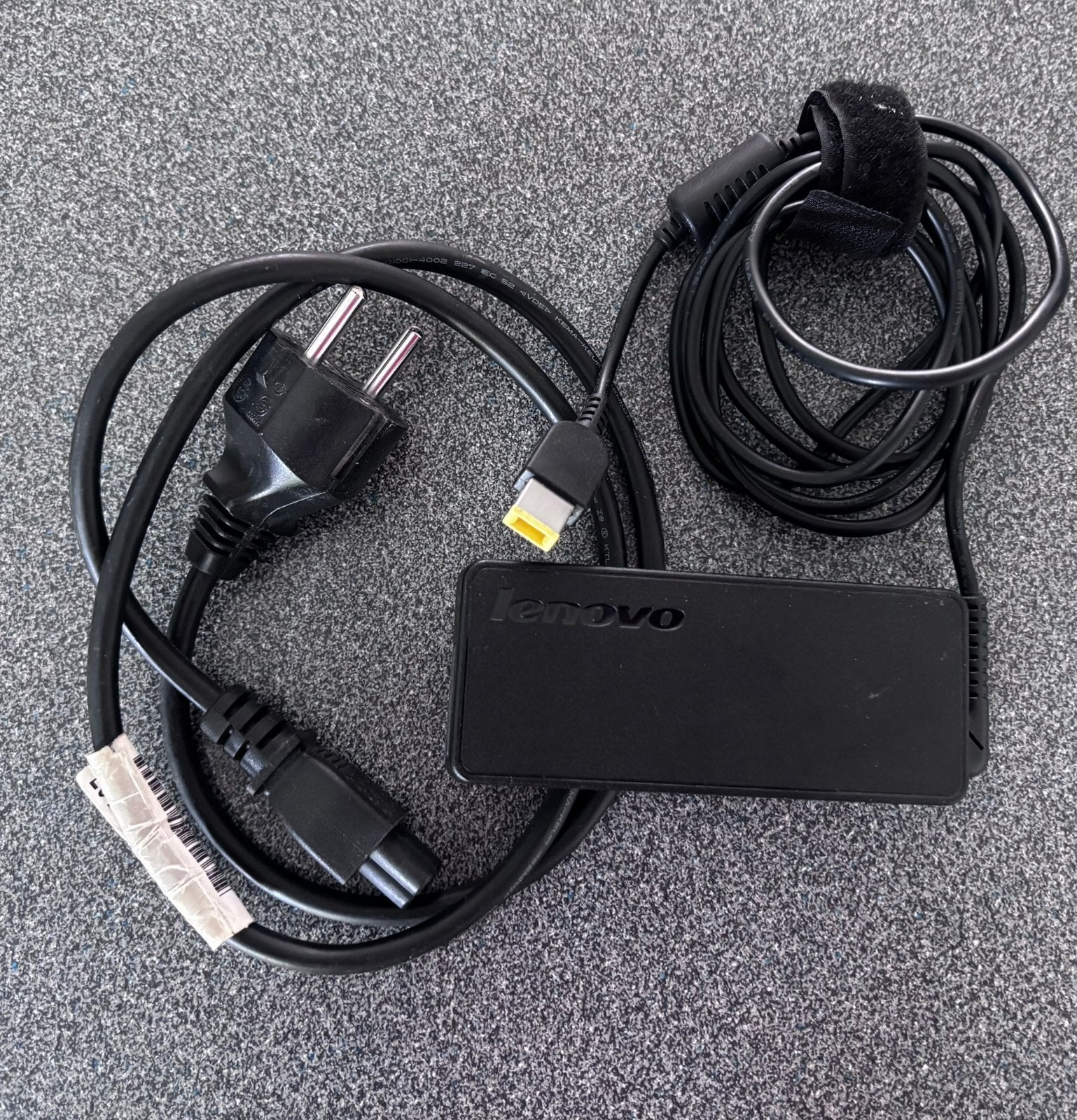 Originele Lenovo laptoplader - 65W, geel vierkant, Computers en Software, Laptop-opladers, Ophalen of Verzenden, Gebruikt