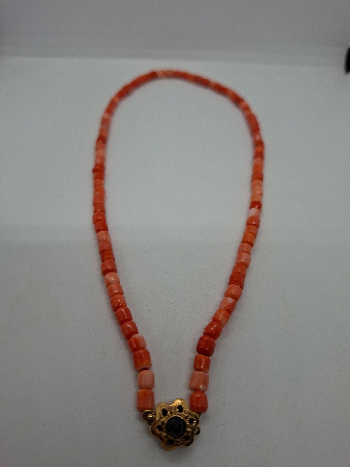 Antiek Bloedkoraal Collier met Gouden Sluiting en Granaat, Ophalen of Verzenden