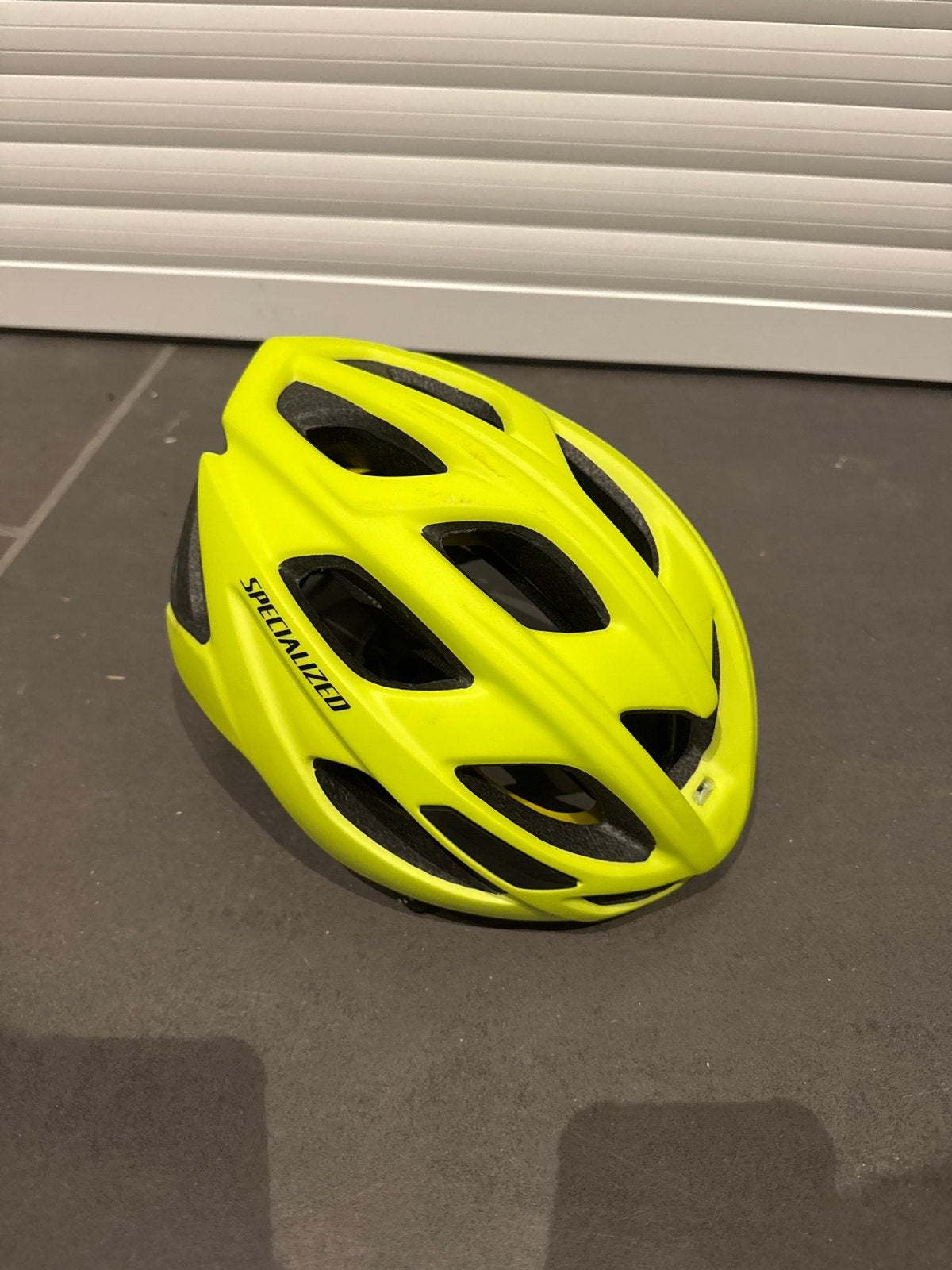 Specialized fietshelm - Neon geel, verstelbaar, Fietsen en Brommers, Ophalen of Verzenden, Zo goed als nieuw, Heer of Dame