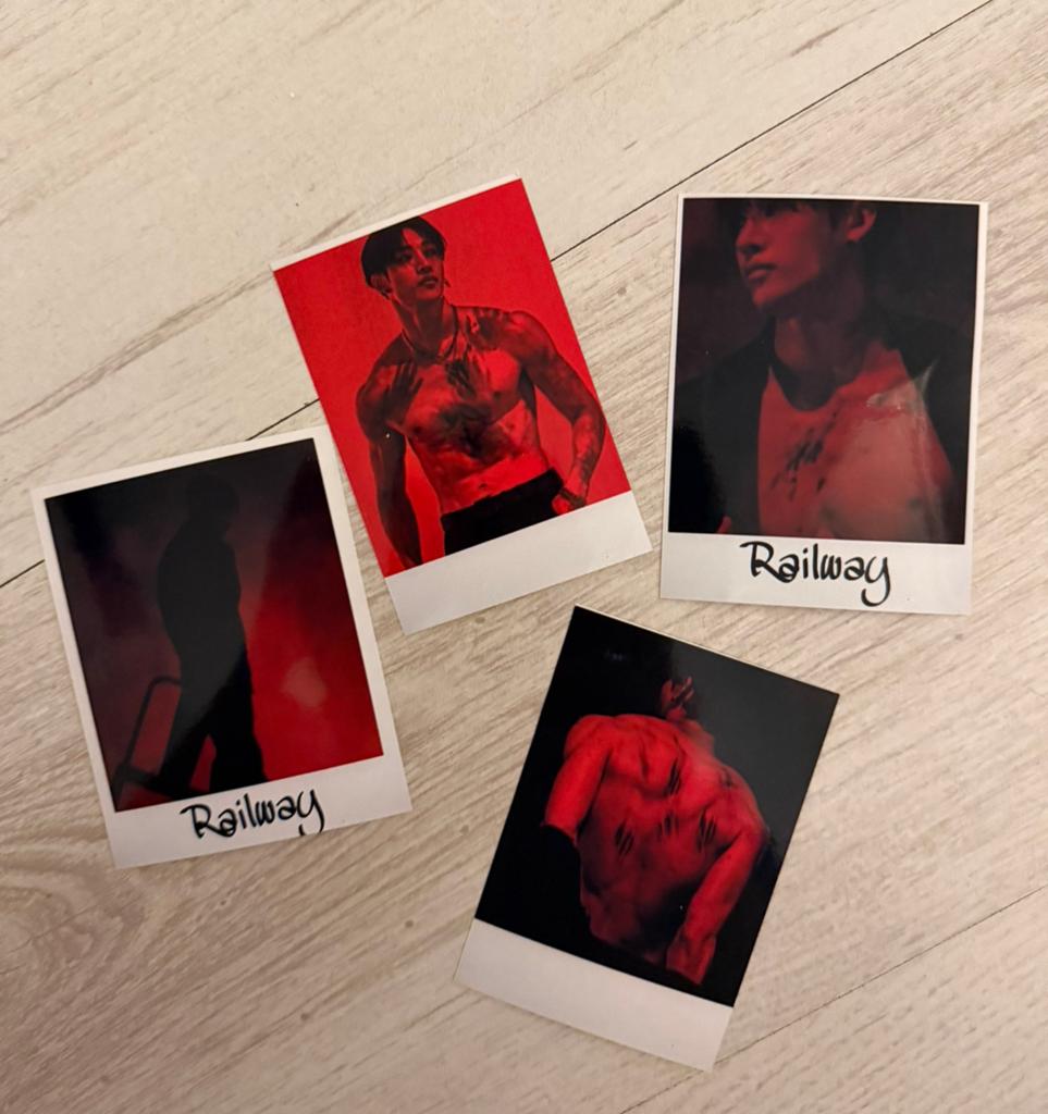 Stray kids bangchan railway polaroids, 6 singles of meer, Ophalen, Zo goed als nieuw