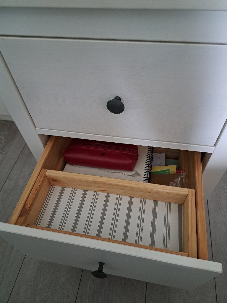 IKEA Hemnes Nachtkastje, Huis en Inrichting, Slaapkamer | Nachtkastjes, Ophalen, Gebruikt, Minder dan 45 cm, 55 tot 70 cm