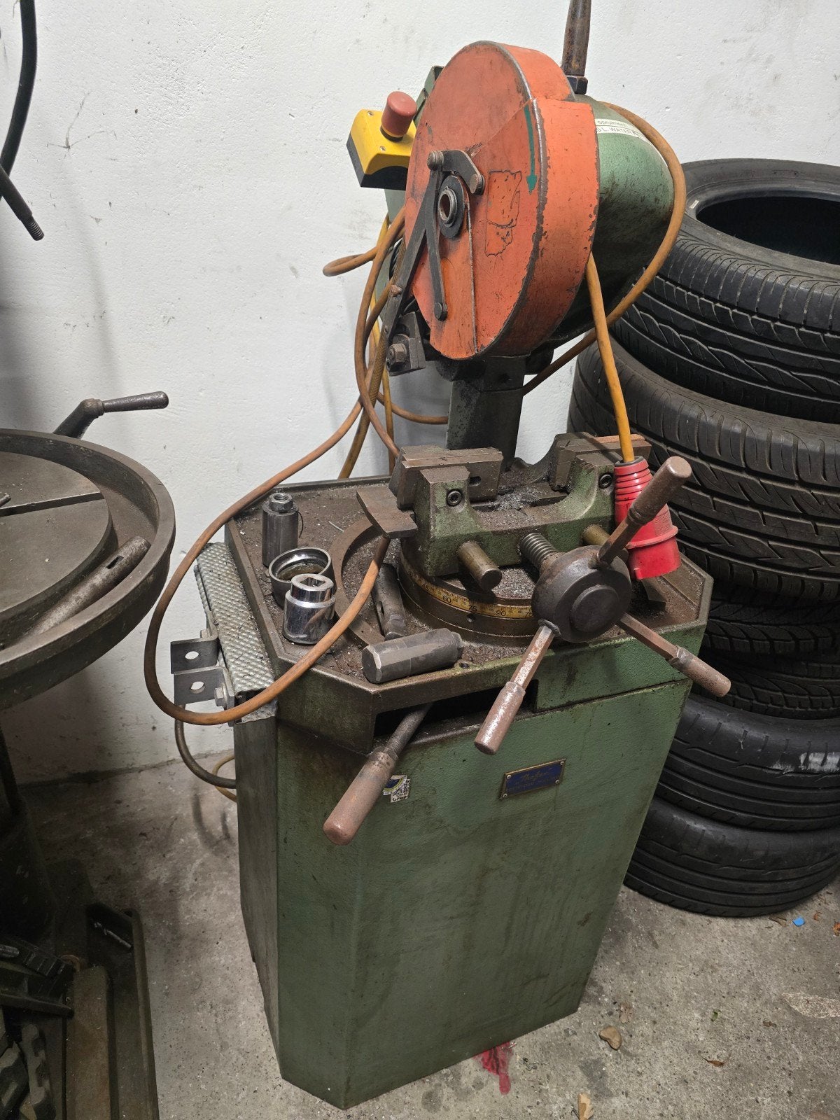 Robuuste Afkortzaag op standaard - Gebruikt, Doe-het-zelf en Verbouw, Gereedschap | Zaagmachines, Gebruikt, Onbekend, 70 mm of meer