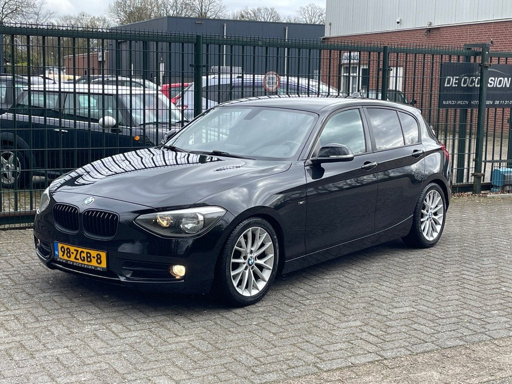 BMW 1-serie 116i Sport Line+, Navi, 5 deurs 97.000km, Auto's, 1-Serie, Euro 5, Gebruikt, Zwart