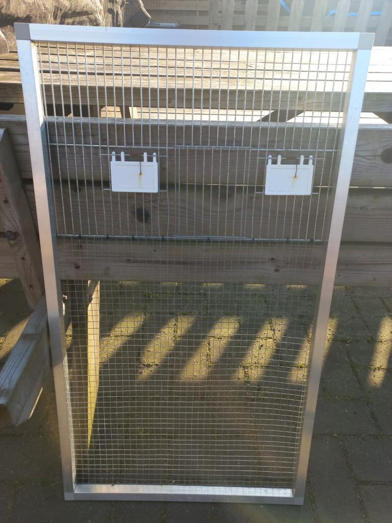 Te koop aluminium frontje 50 cm x 88 cm, Dieren en Toebehoren, Ophalen, Gebruikt, Aluminium, Vogelkooi