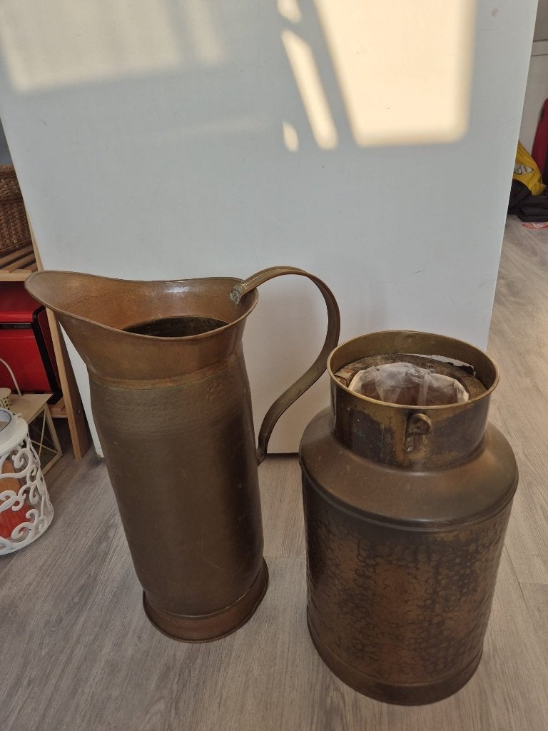2 metalen kannen, Ophalen