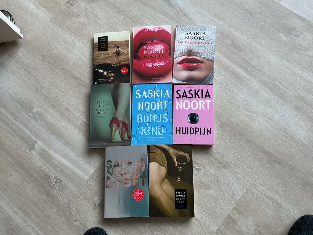 Saskia Noort Boekenpakket - 8 Spannende Thrillers, Boeken, Ophalen, Gelezen, Nederland