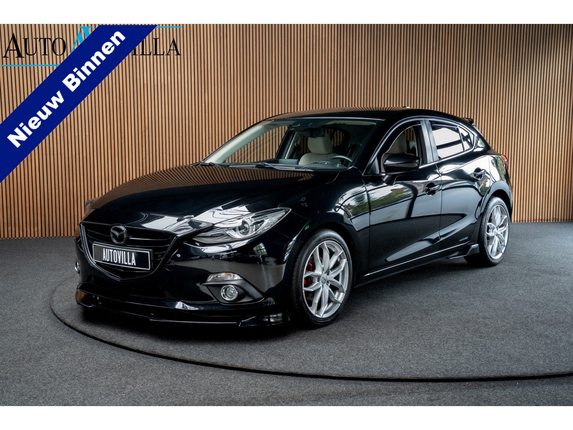 Mazda 3 2.0 GT-M HUD Leer Aeropack Bose Navi Stoelverwarming, Voorwielaandrijving, Gebruikt, Beige, 4 cilinders