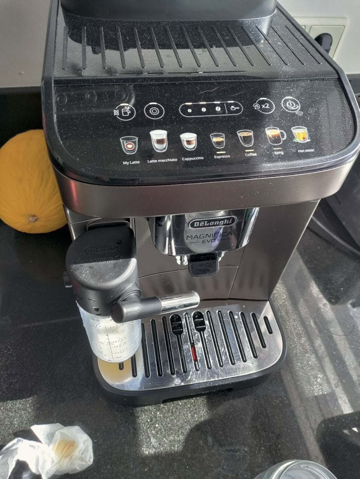 Foto 10 van De’Longhi Magnifica Evo met LatteCrema – zo goed als nieuw