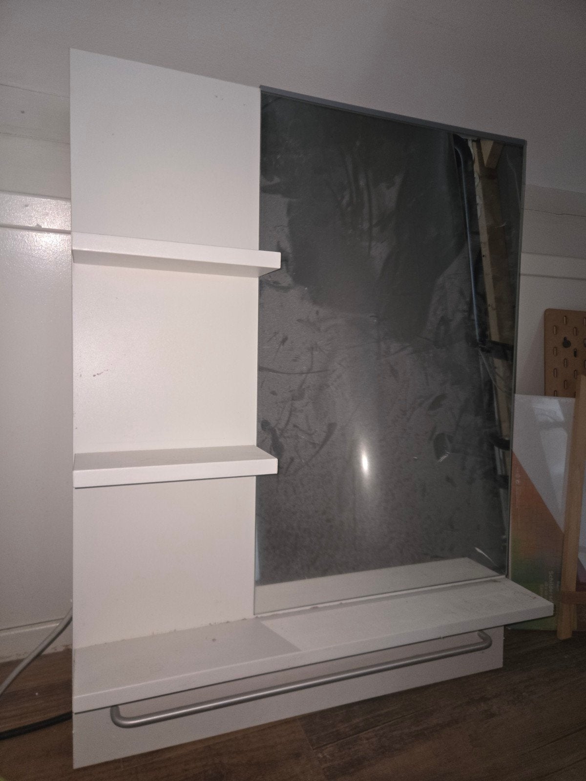 Witte spiegelkast met planken en handdoekrek, Ophalen, Rechthoekig, Minder dan 50 cm, Minder dan 100 cm