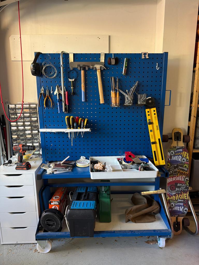 Robuuste gereedschapskar met pegboard (zonder gereedschap), Doe-het-zelf en Verbouw, Gereedschapskisten, Ophalen, Gebruikt