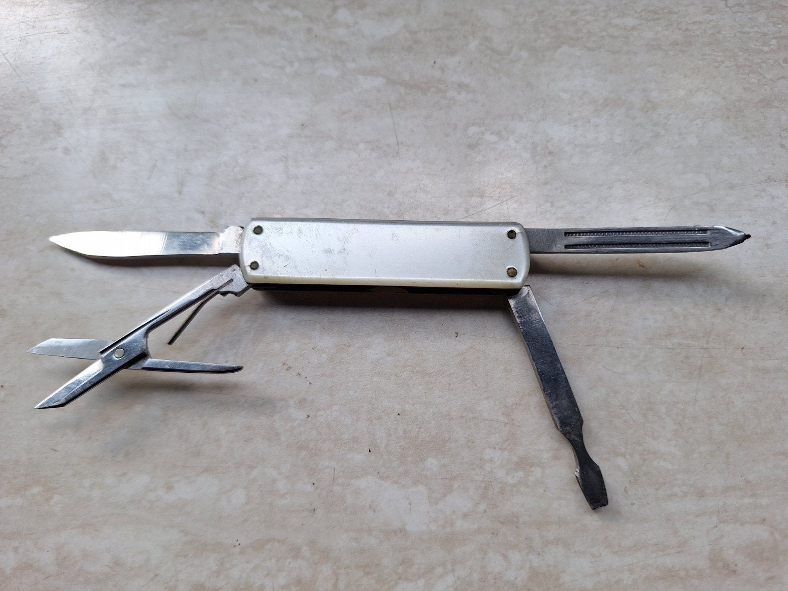 Vintage zakmes met hulpstukken., Antiek en Kunst, Antiek | Gereedschap en Instrumenten, Ophalen of Verzenden