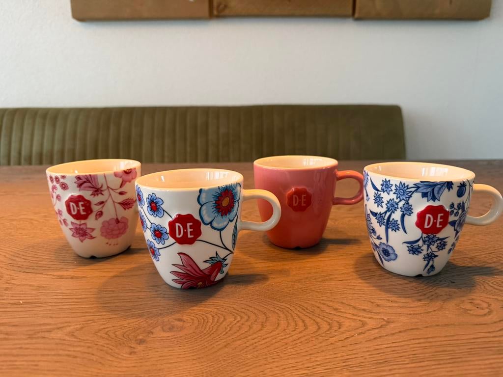 Douwe Egberts koffie koppen Groot Hylper, Ophalen of Verzenden, Zo goed als nieuw, Overige stijlen, Kop(pen) en/of Schotel(s)