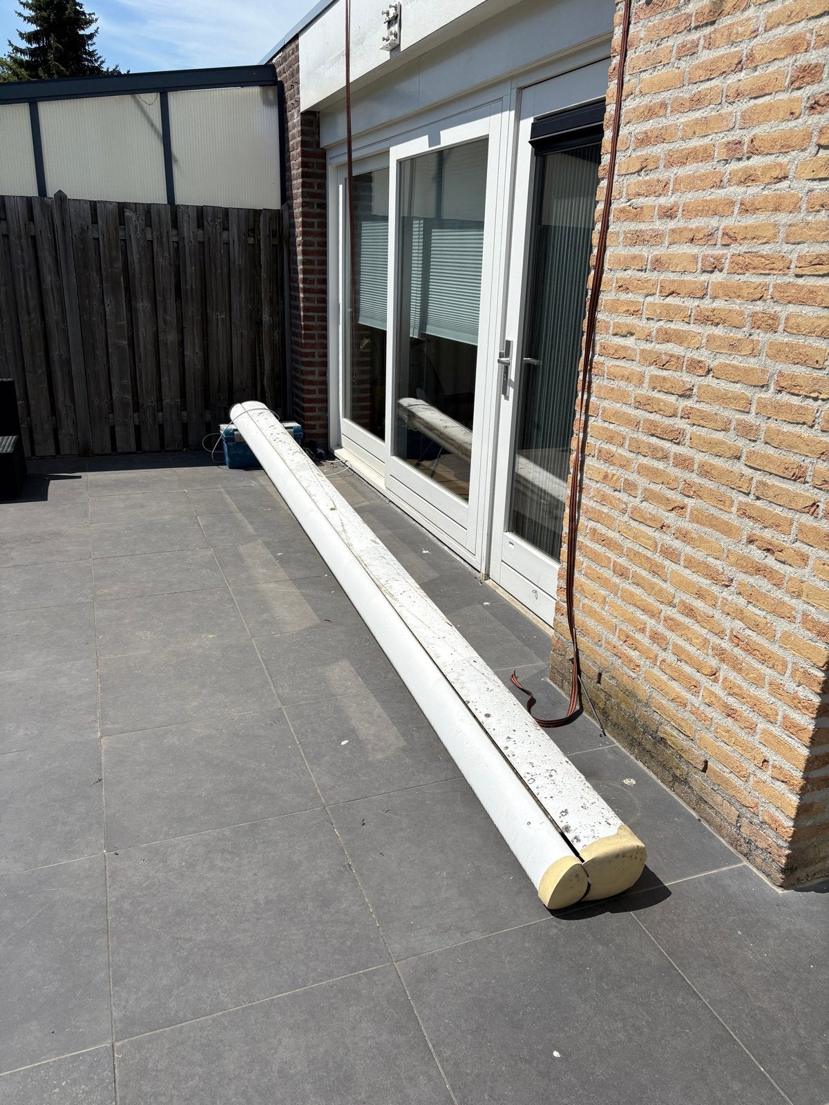 Gebruikt zonnescherm, knikarm, wit, breedte 450 cm of meer, Ophalen, Gebruikt, 450 cm of meer, Rolluik