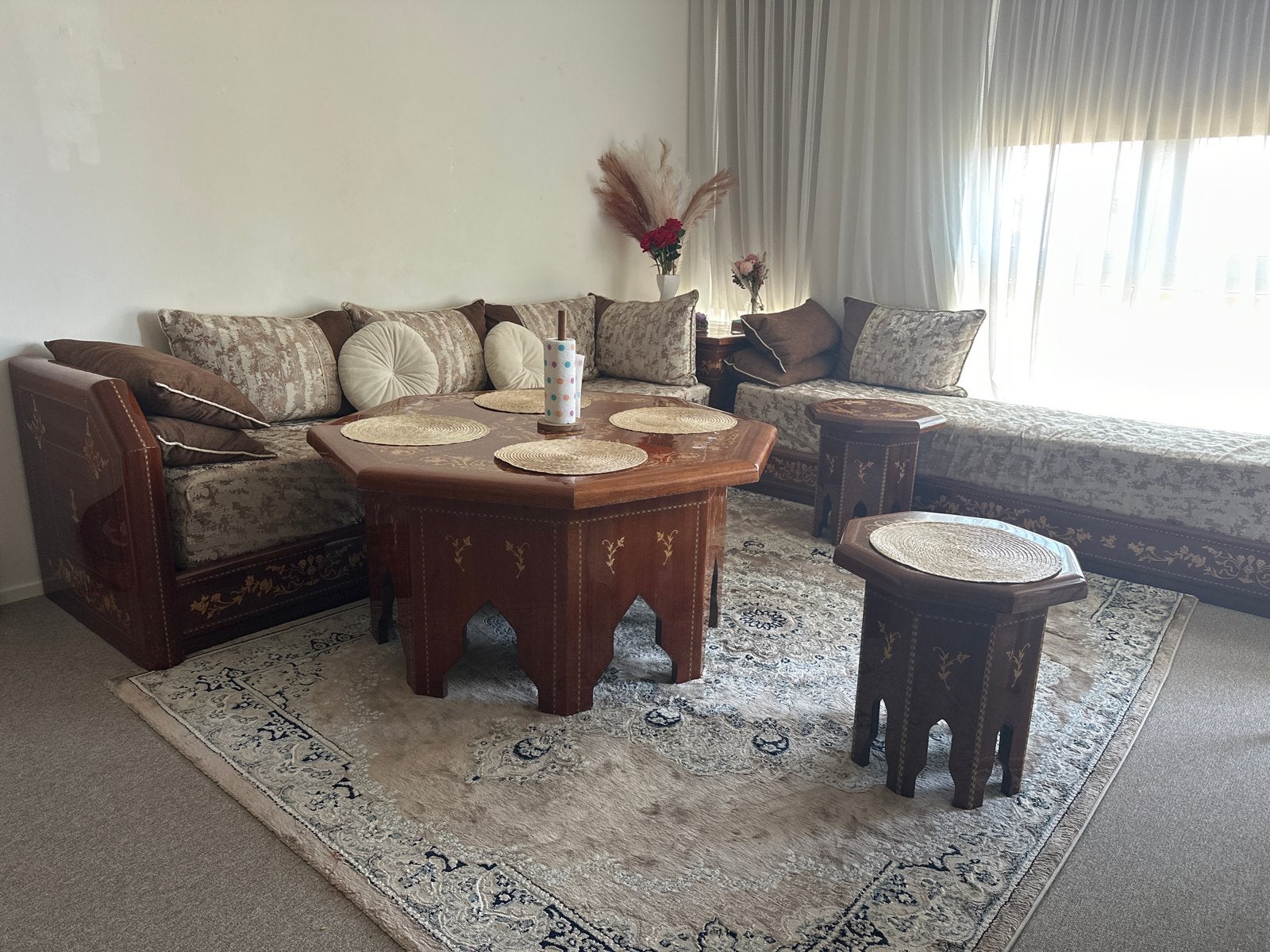 Marokkaanse hoekbank met salontafel en bijzettafels, Huis en Inrichting, Ophalen, Gebruikt, Hoekbank, 300 cm of meer