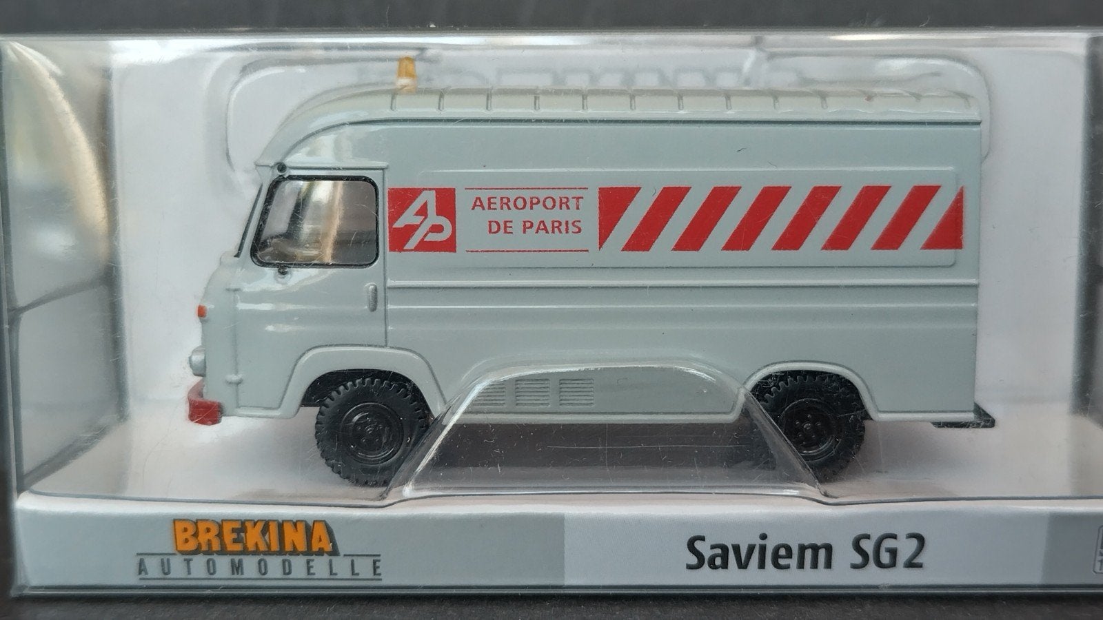 Renault Saviem SG2 Aeroport de Paris 1:87 Brekina Pol, ., Ophalen of Verzenden, Bus of Vrachtwagen, Brekina