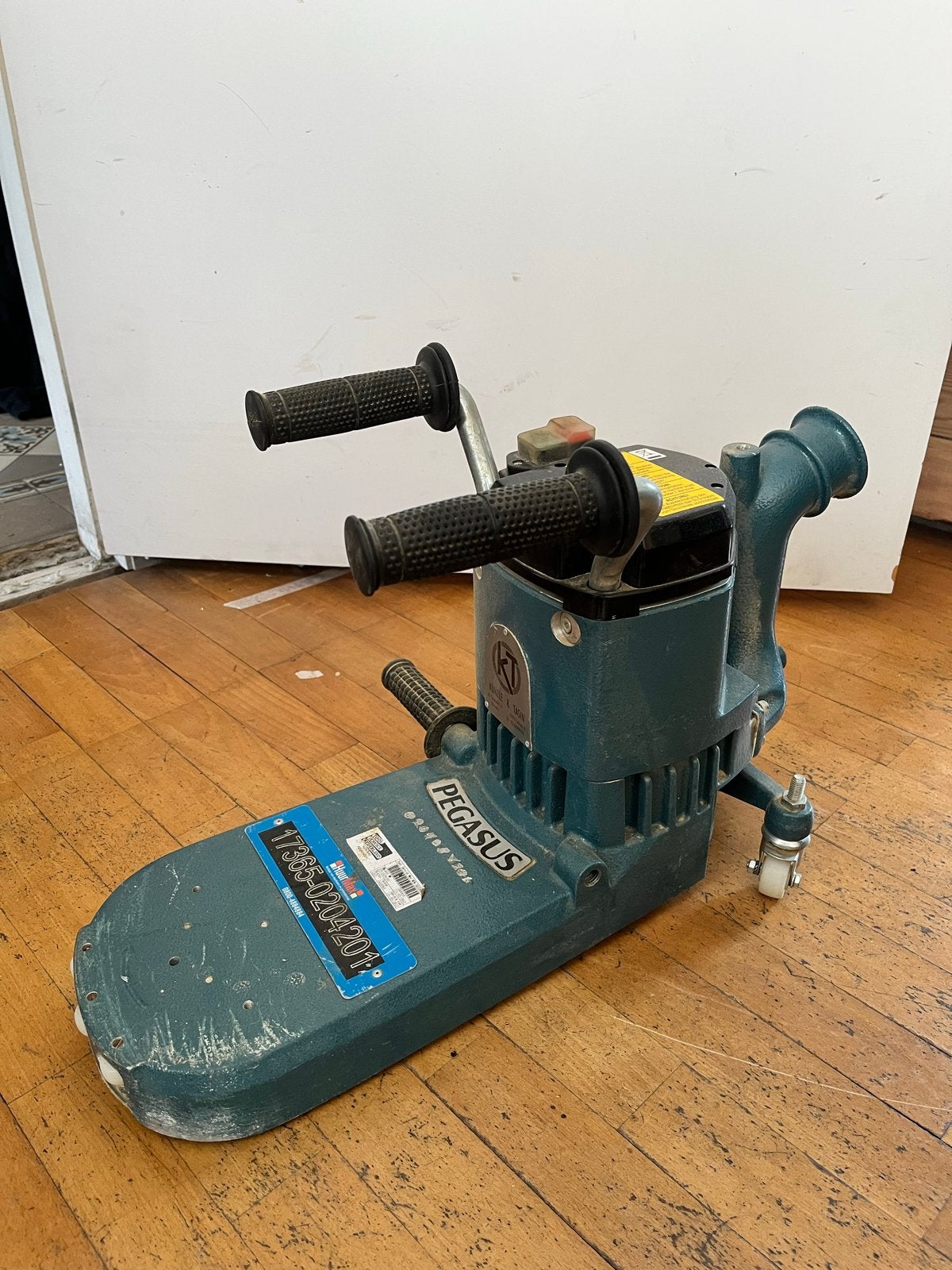 Künzle & Tasin Pegasus kantenschuurmachine, Ophalen, Gebruikt, 1200 watt of meer, Vlakschuurmachine