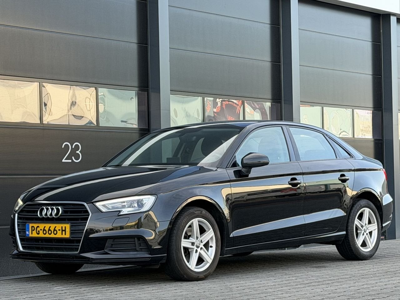 Audi A3 LIMOUSINE 1.6 TDI Navi Xenon EURO-6 (bj 2017), Euro 6, 116 pk, Zwart, Bedrijf