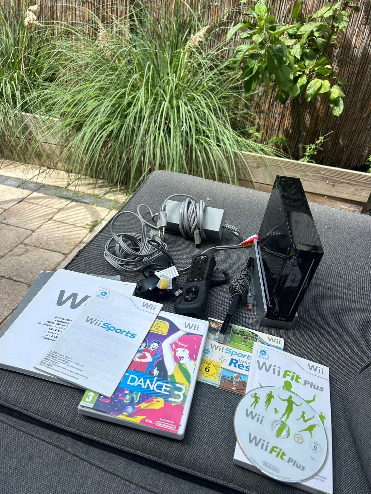 Complete Nintendo Wii console zwart of wit met 3 spellen, Ophalen of Verzenden, Gebruikt, Met 3 controllers of meer