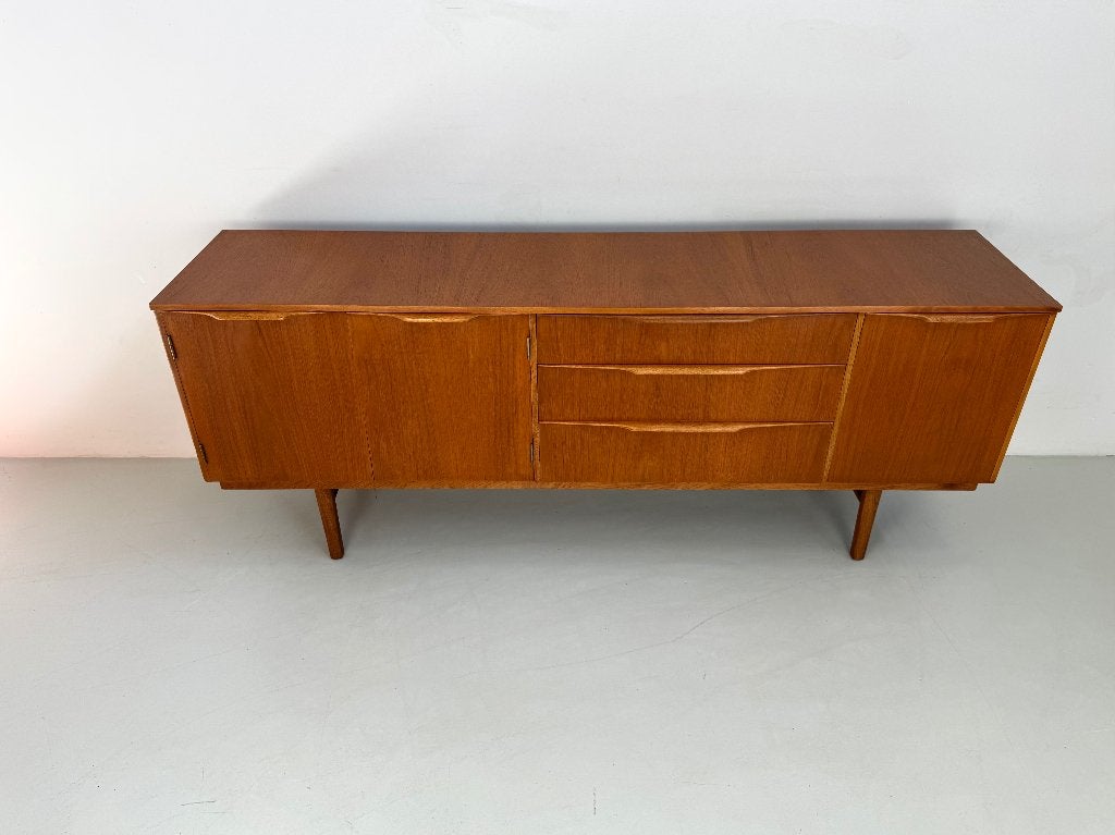 Vintage dressoir., Ophalen of Verzenden, Zo goed als nieuw, 25 tot 50 cm, 150 tot 200 cm