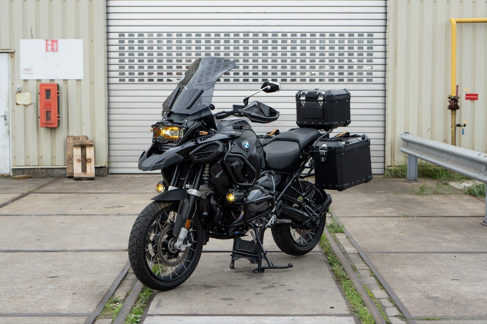 BMW R 1250 GS Adventure 2023 Triple Black - Full Option, Motoren, 2 cilinders, Occasion, Handvatverwarming, Motorrijbewijs A