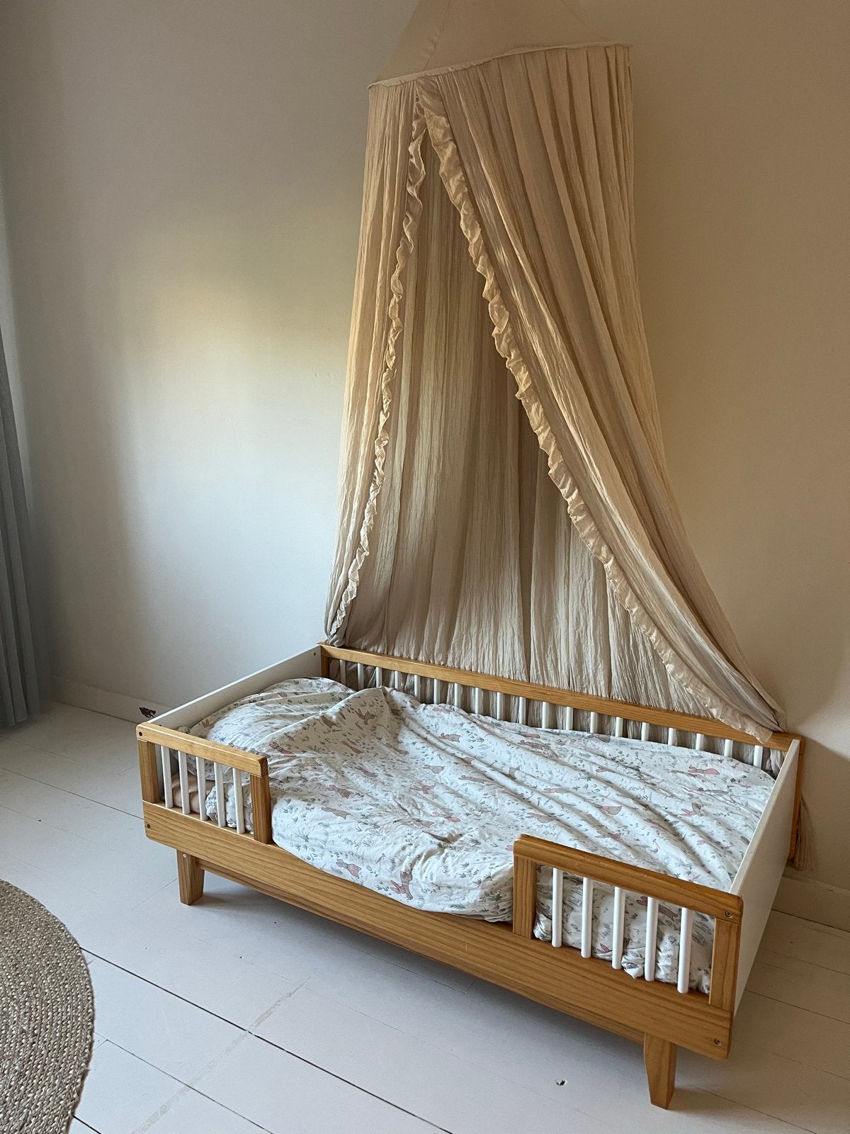 Peuterbed Petite Amelie - Houten kinderbed, Huis en Inrichting, Slaapkamer | Bedden, Ophalen, Wit, 190 cm of minder, Zo goed als nieuw