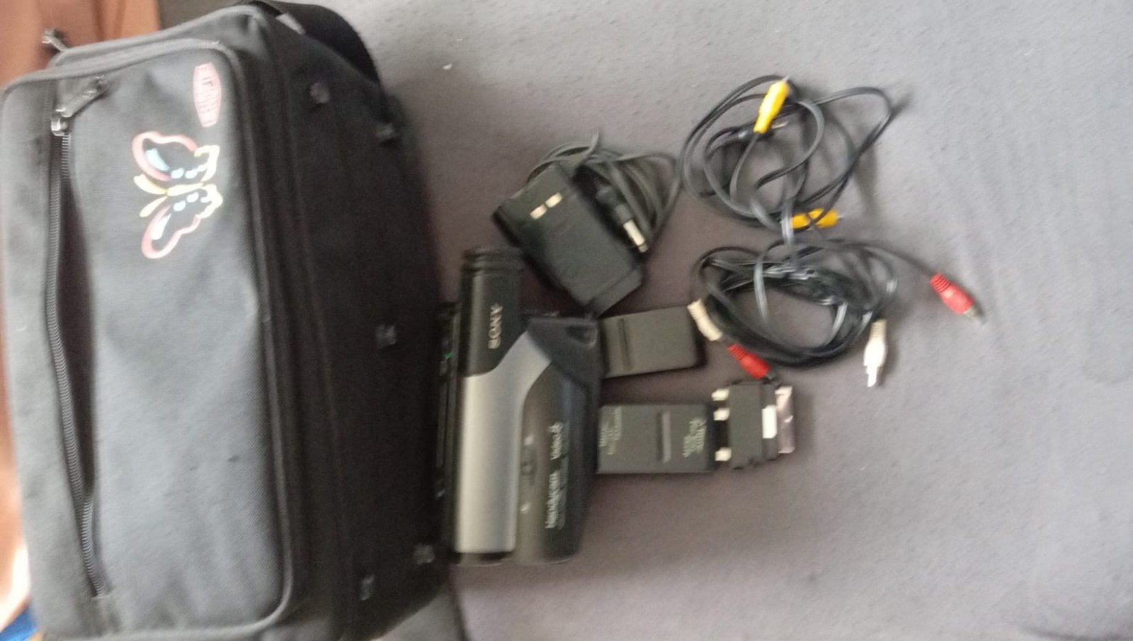 Sony Handycam Video8 CCD-TRV68E met accessoires en tas, Ophalen