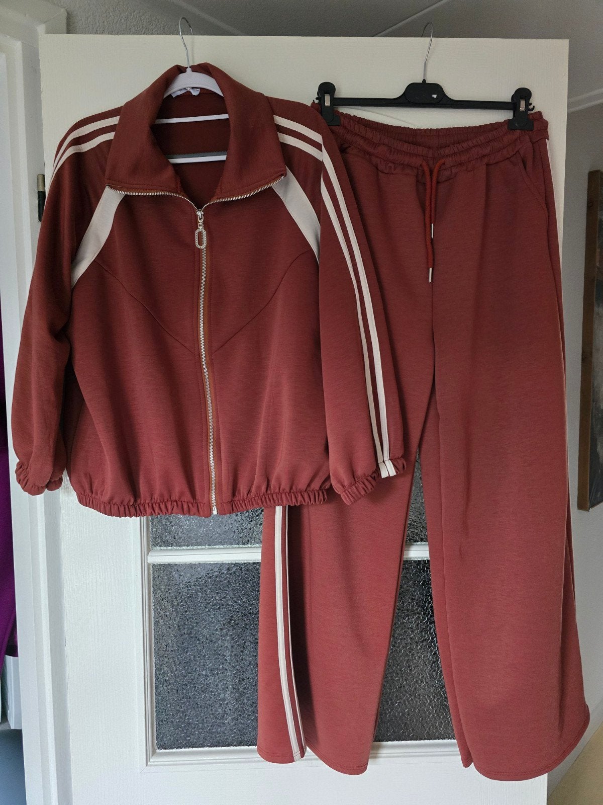 nieuw 2delig pak brique 40 42 44 46, Kleding | Dames, Ophalen of Verzenden, Nieuw, Maat 42/44 (L), Beige