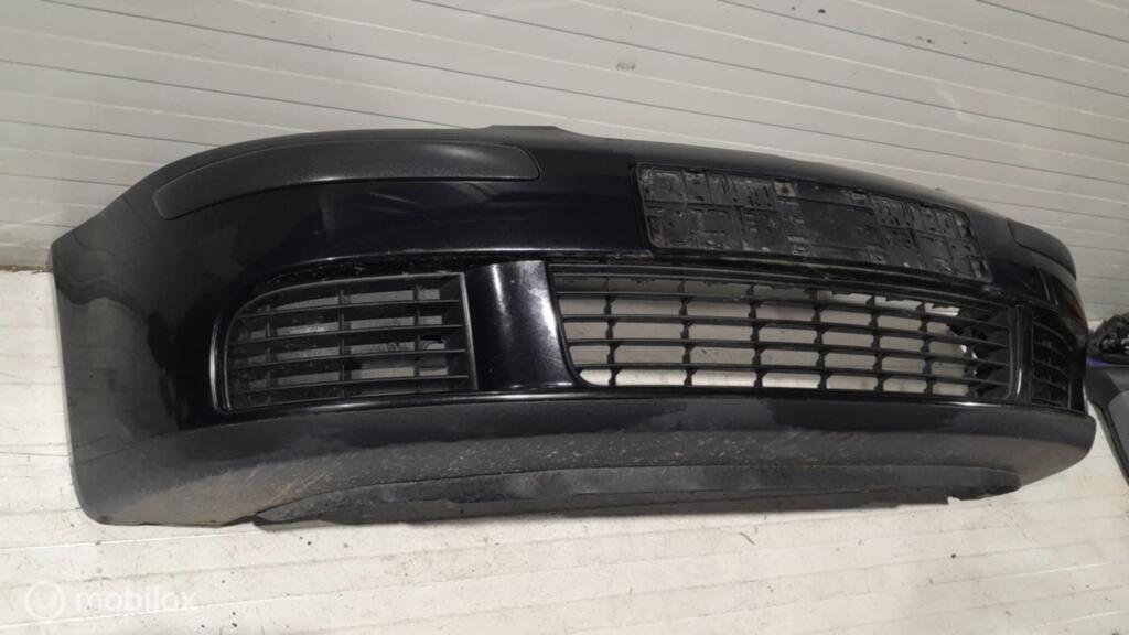 Voorbumper Volkswagen Golf 5, Gebruikt, Voor, Ophalen of Verzenden, Bumper