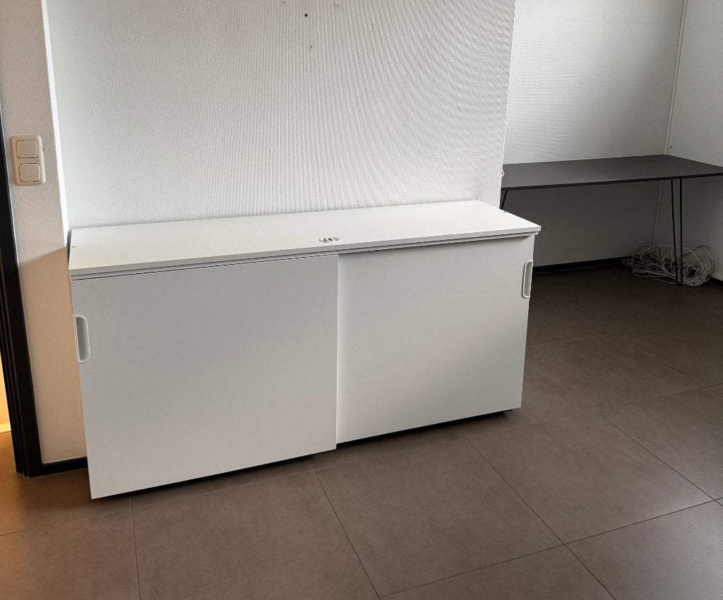 opbergkast met schuifdeuren - wit, Huis en Inrichting, Kasten | Roldeurkasten en Archiefkasten, Ophalen, Zo goed als nieuw, Minder dan 100 cm