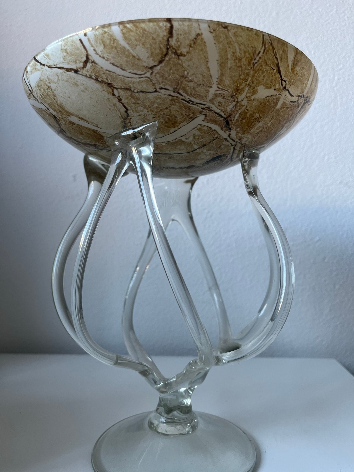 Decoratieve glazen schaal met unieke voet, Ophalen of Verzenden