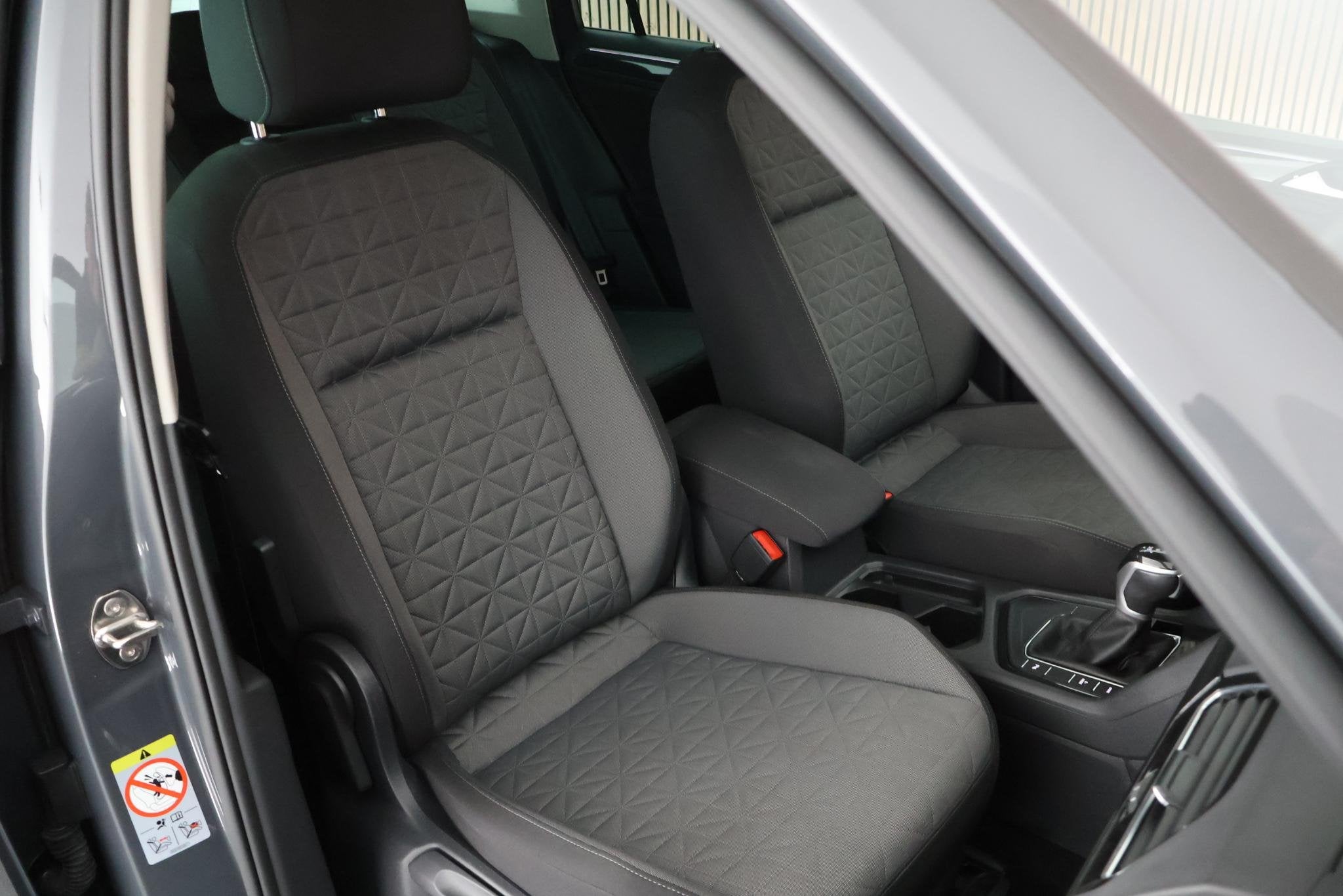 Volkswagen Tiguan 1.4 TSI 245pk eHybrid Life Virtual Cockpit, Stof, 4 cilinders, Hybride Elektrisch/Benzine, 1711 kg