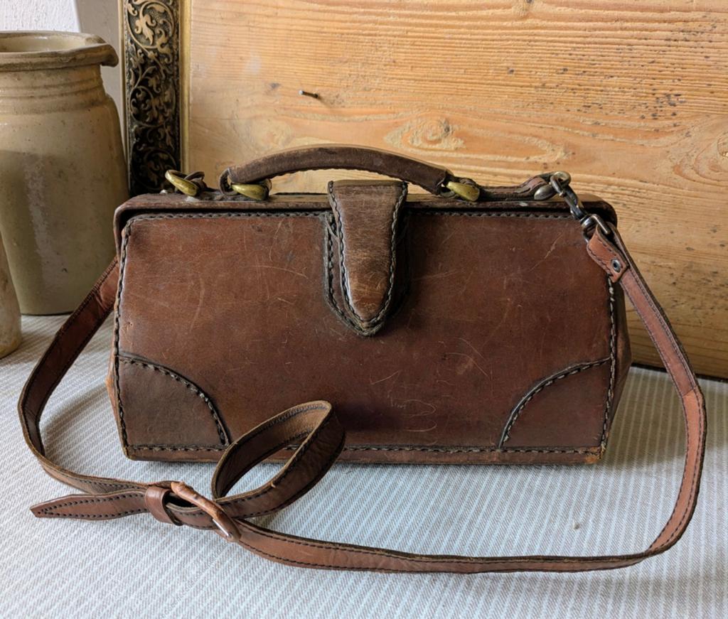 Vintage dames tas , dokterstas, Ophalen of Verzenden, Zo goed als nieuw, Bruin, Handtas