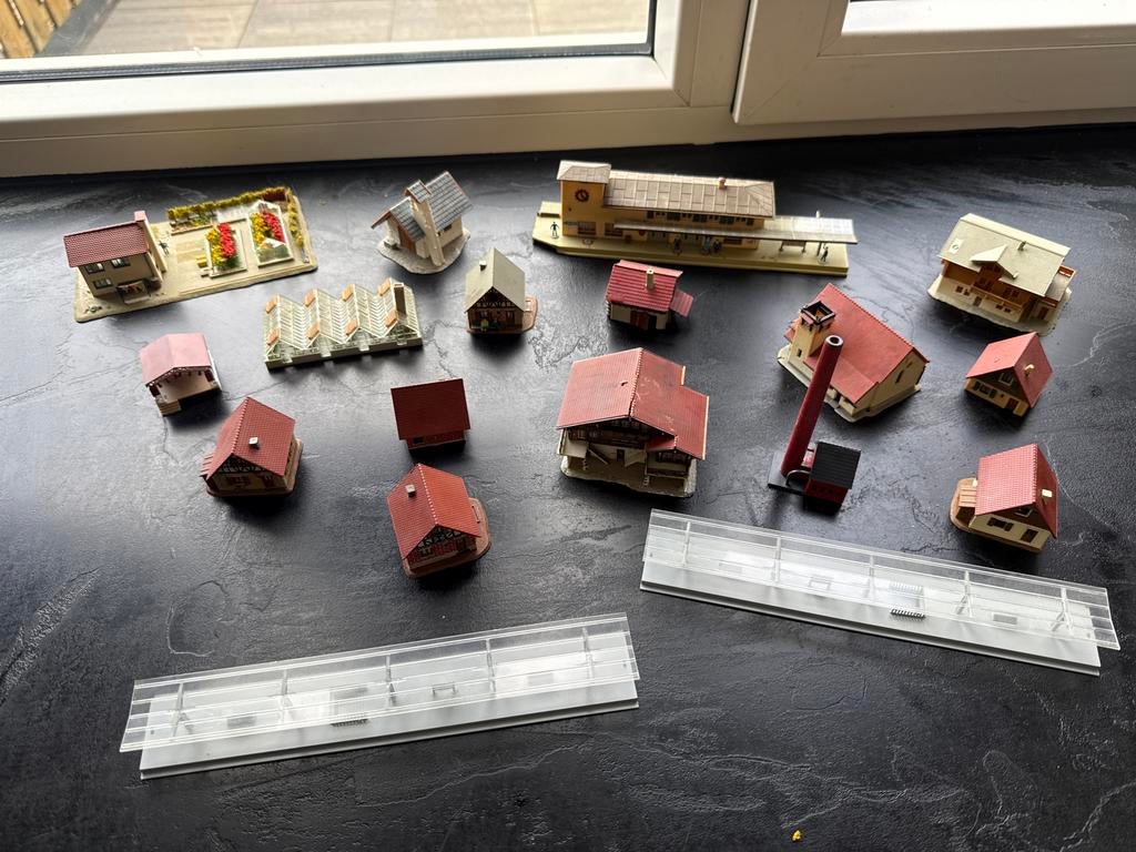 Grote collectie modelbouw huisjes en stations marklin mini, Hobby en Vrije tijd, Overige merken, Gebruikt, Gelijkstroom of Wisselstroom