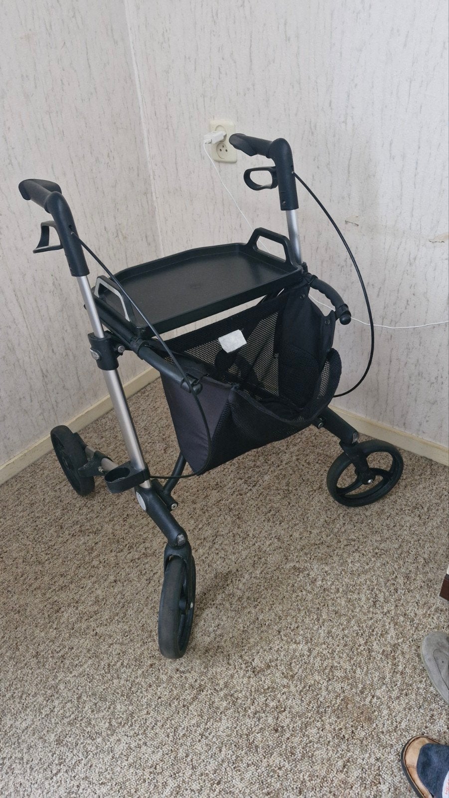 Gemino 30 rollator zwart met dienblad (lichtgewicht), Ophalen, Lichtgewicht, Gebruikt