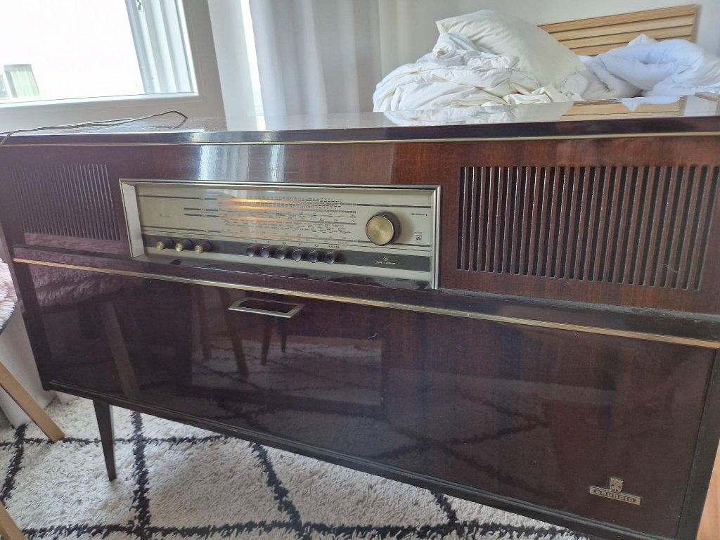 Foto 4 van radio/platenspeler-meubel