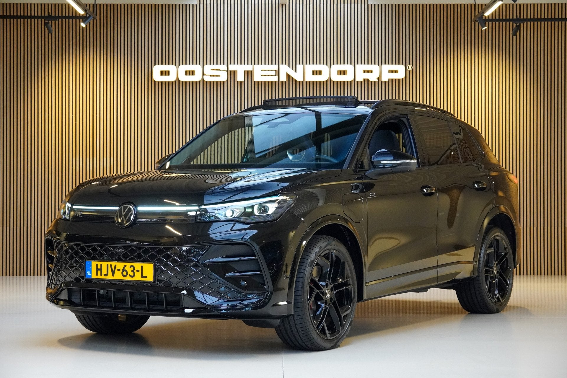 Volkswagen Tiguan 1.5/204pk eHybrid R-Line Blackstyle|2025|P, Auto's, Alcantara, Zwart, Origineel Nederlands, Bedrijf