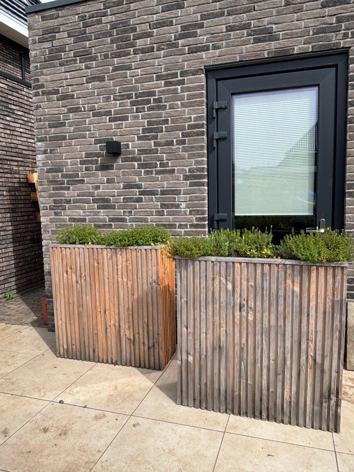 2 grote houten plantenbakken met planten, Tuin en Terras, Bloembakken en Plantenbakken, Ophalen, Gebruikt, 100 cm of meer, 60 cm of meer