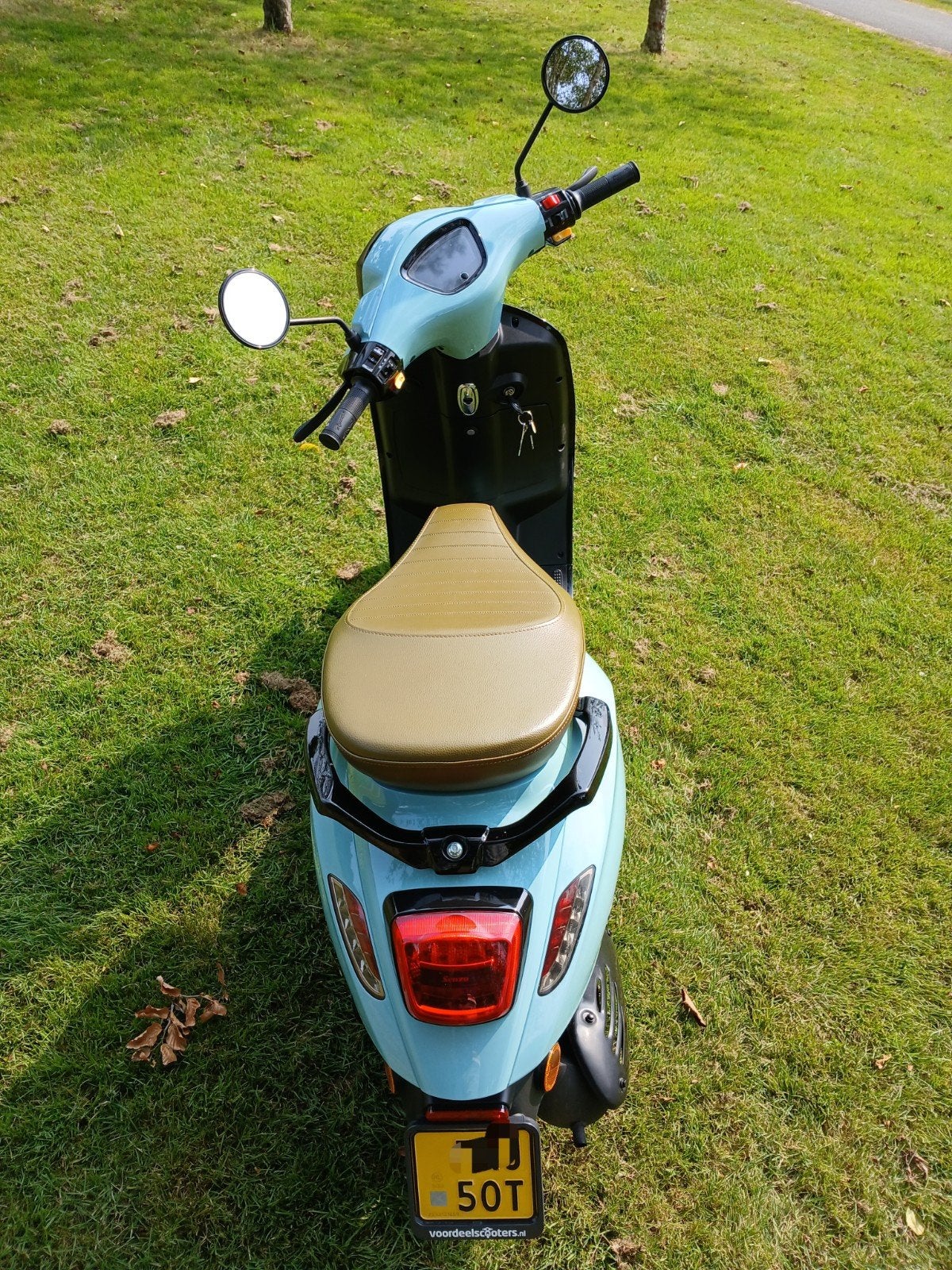 Schade scooter Senzo te koop(lees goed de bijschrijving), Ophalen, Maximaal 45 km/u, Zo goed als nieuw, Senzo