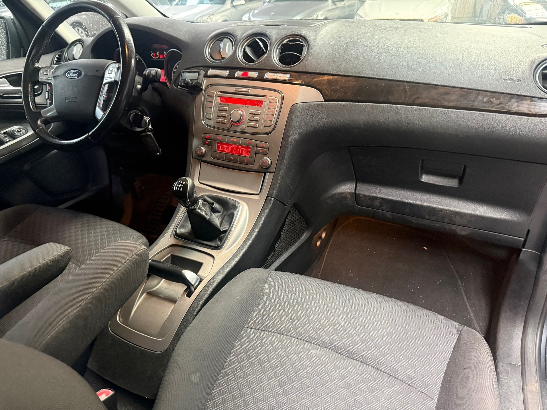 Ford Galaxy 2.0-16V Ghia Airco, LMV, Trekhaak, 7-persoons, Gebruikt, 7 stoelen, Origineel Nederlands, Bedrijf