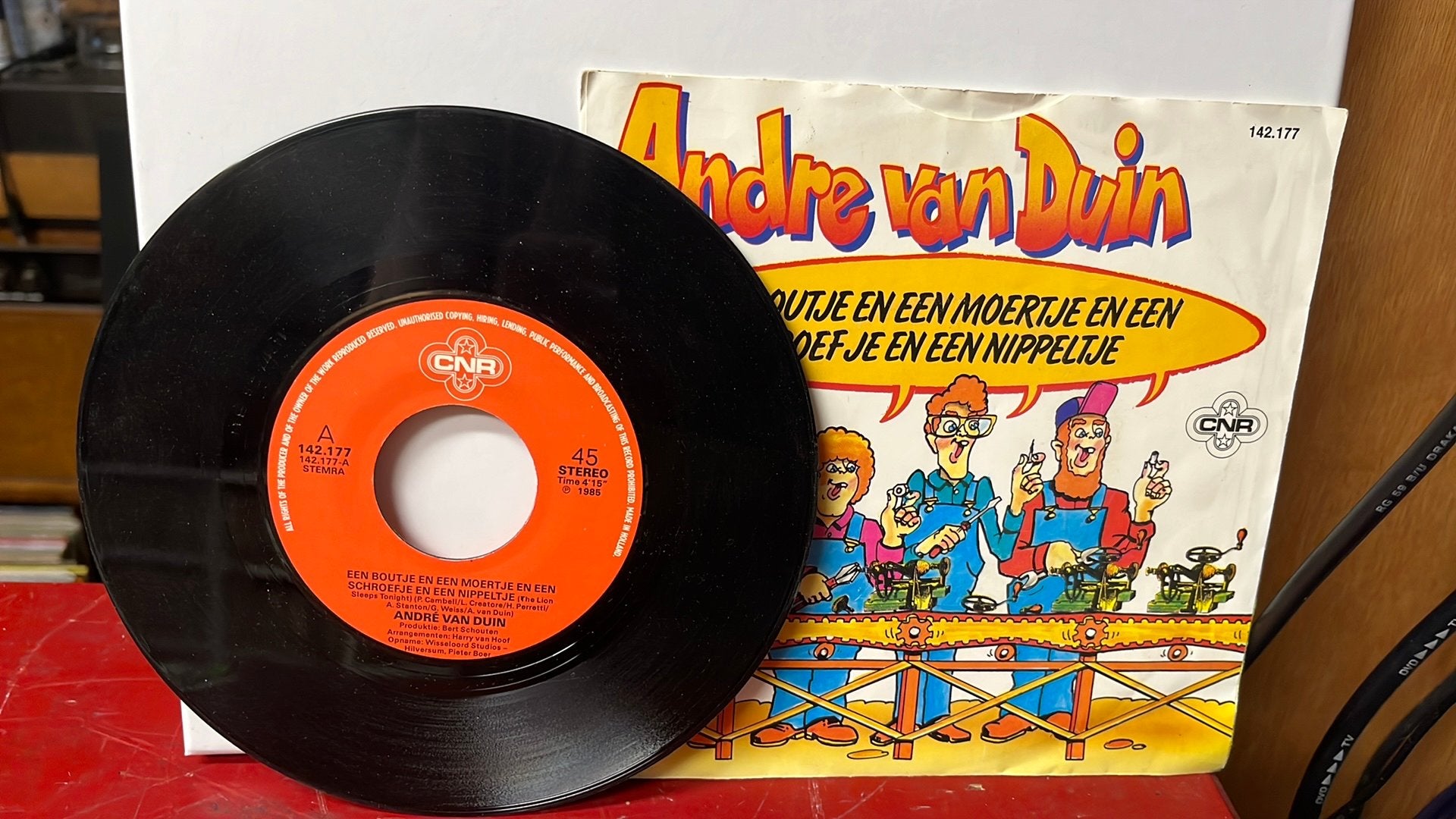 Andre van Duin een boutje en een moertje en een schroefje…, Ophalen of Verzenden, Gebruikt, Nederlandstalig