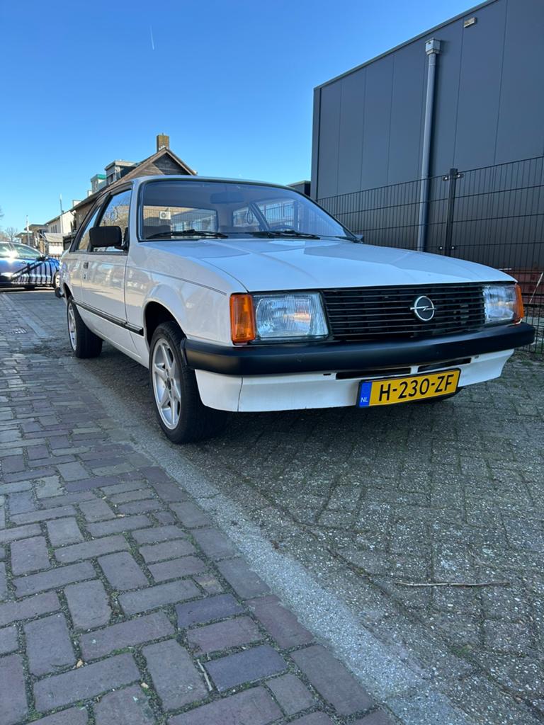 Opel record 2 deurs Ascona, Auto's, 1140 kg, Wit, Particulier, Sedan