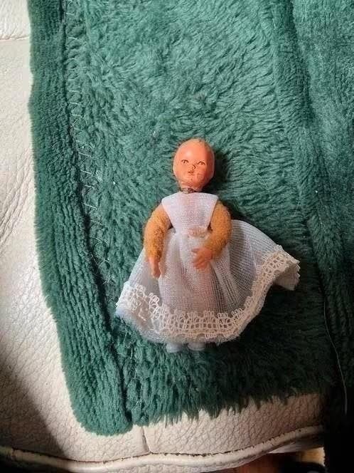 caco popje 5 cm, Verzamelen, Poppenhuizen en Toebehoren, Ophalen of Verzenden, Zo goed als nieuw, Popje