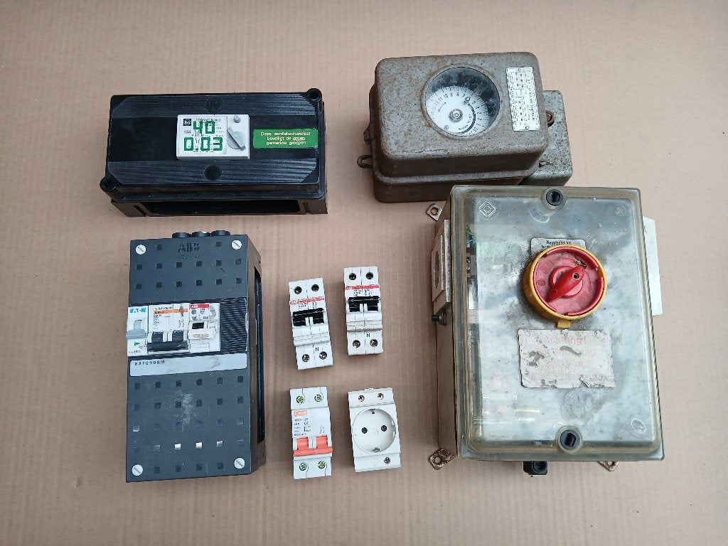Groepenkast - zekering aardlek schakelaar automaat, Doe-het-zelf en Verbouw, Ophalen of Verzenden, Gebruikt, Overige typen