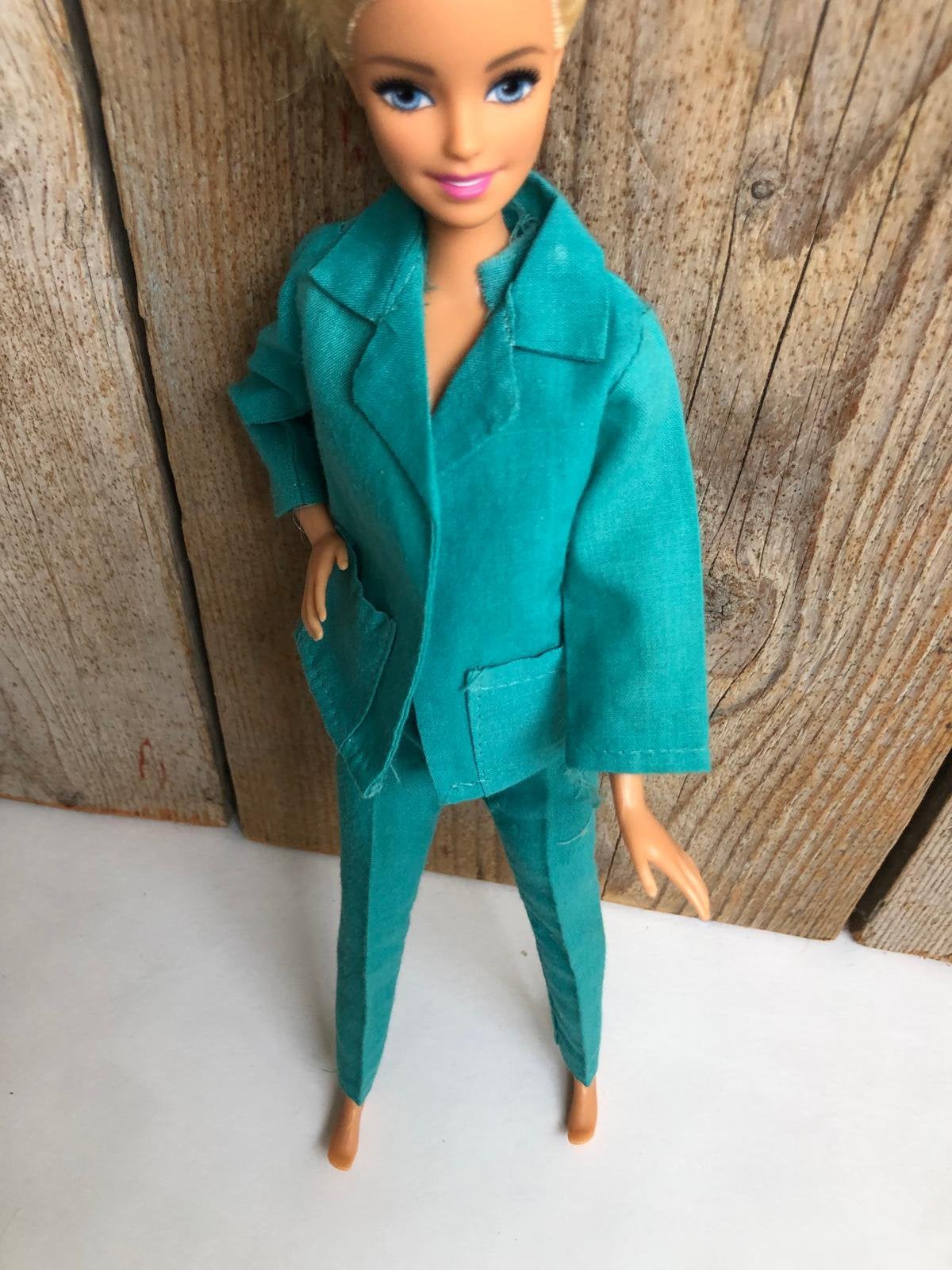 Zeegroen broekpak outfit voor Barbie, Ophalen of Verzenden, Zo goed als nieuw, Barbie