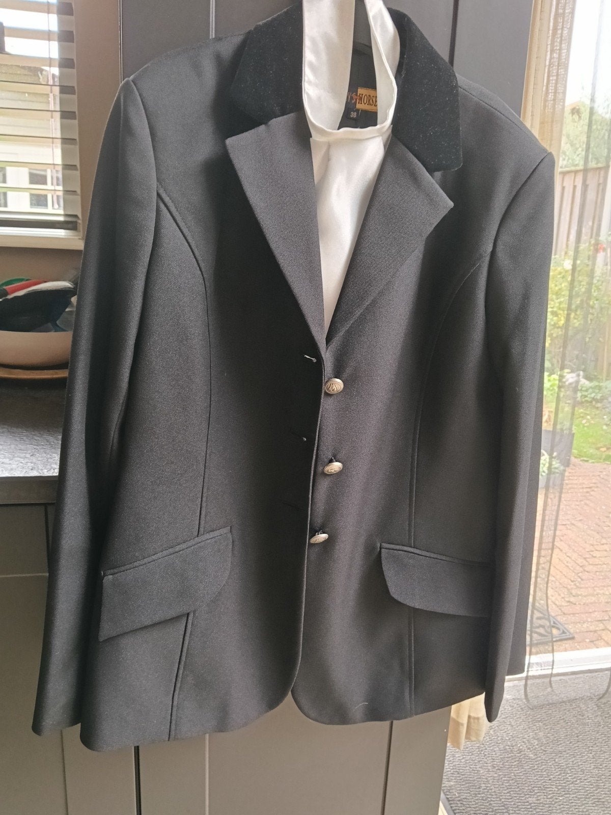 zwart wedstrijd jasje maat 38, Dieren en Toebehoren, Ophalen, Dressuur, Zo goed als nieuw, Zwart