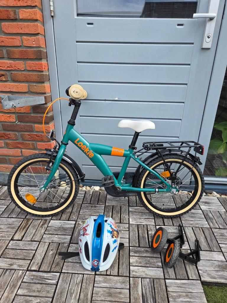 Loekie Booster kinderfiets 16 inch + helm en zijwieltjes, Fietsen en Brommers, Fietsen | Kinderfietsjes, Ophalen, Zijwieltjes